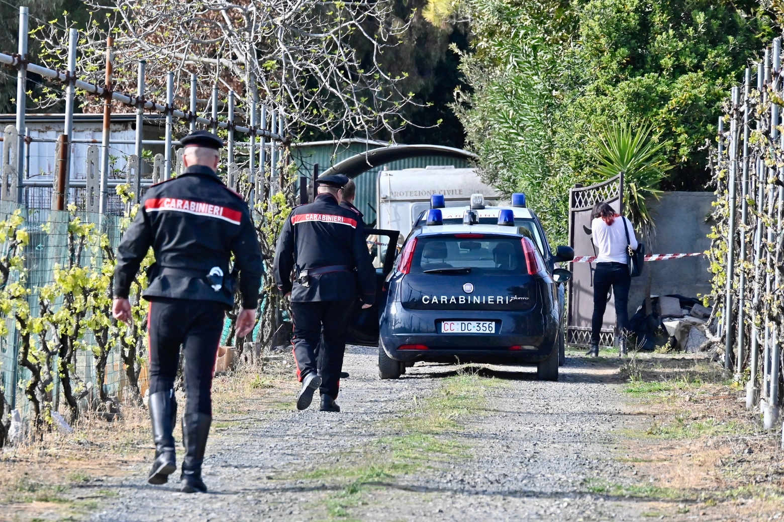 Omicidio di Vada, i carabinieri sul luogo del delitto