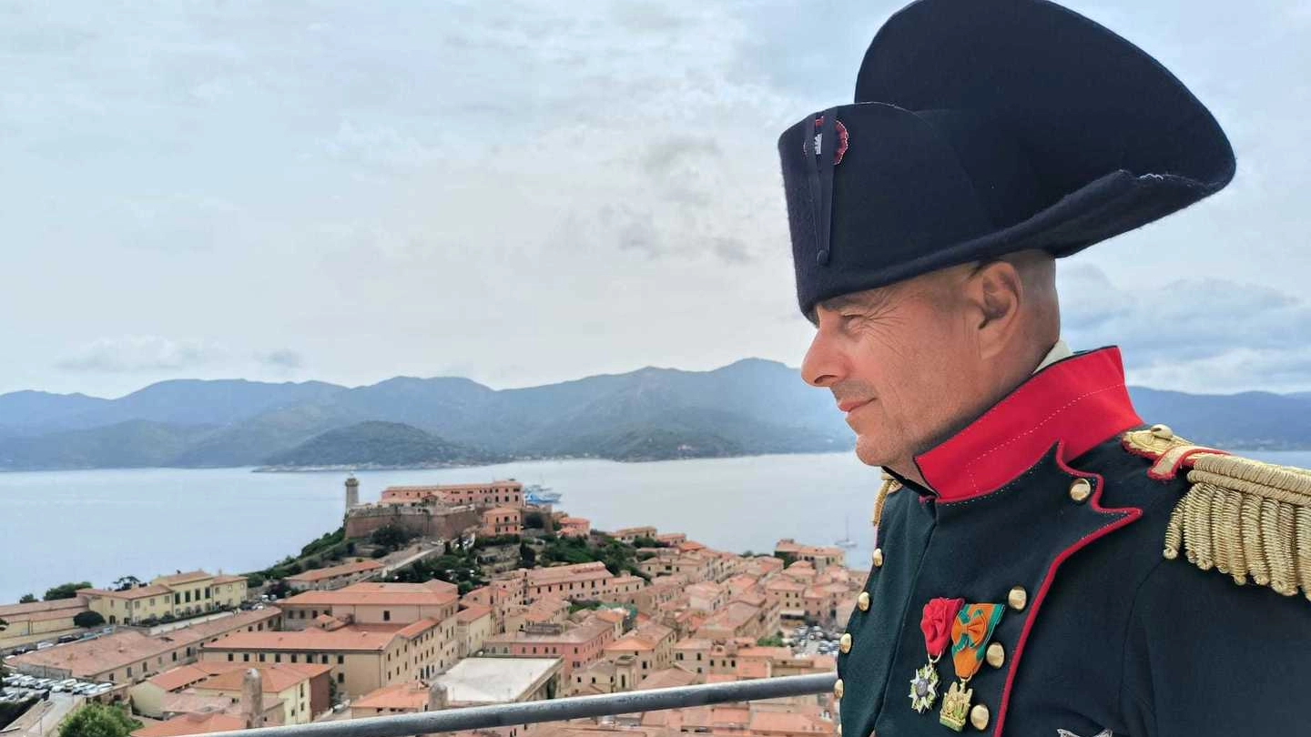 Luca Bellosi nelle vesti di Napoleone Bonaparte all'isola d'Elba (Foto di Valerie Pizzera)