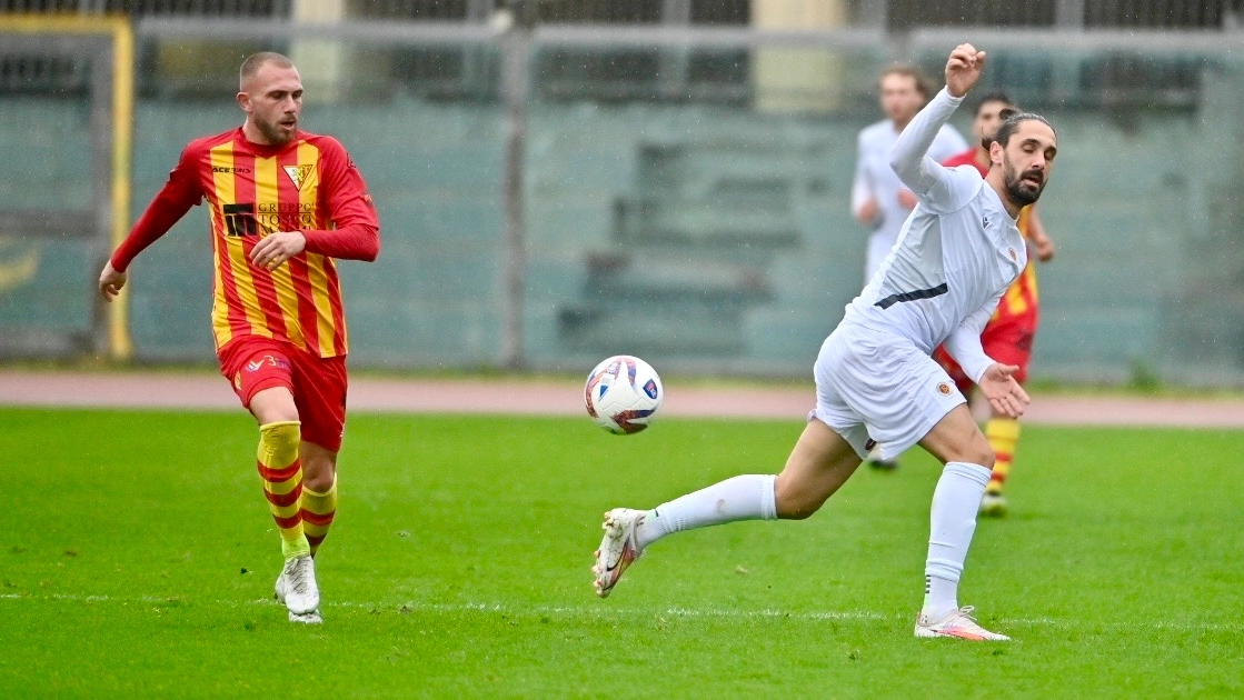 Il Livorno non incide contro il Poggibonsi che passa al “Picchi” con un gol di Bigozzi. Cesarini è uscito in barella