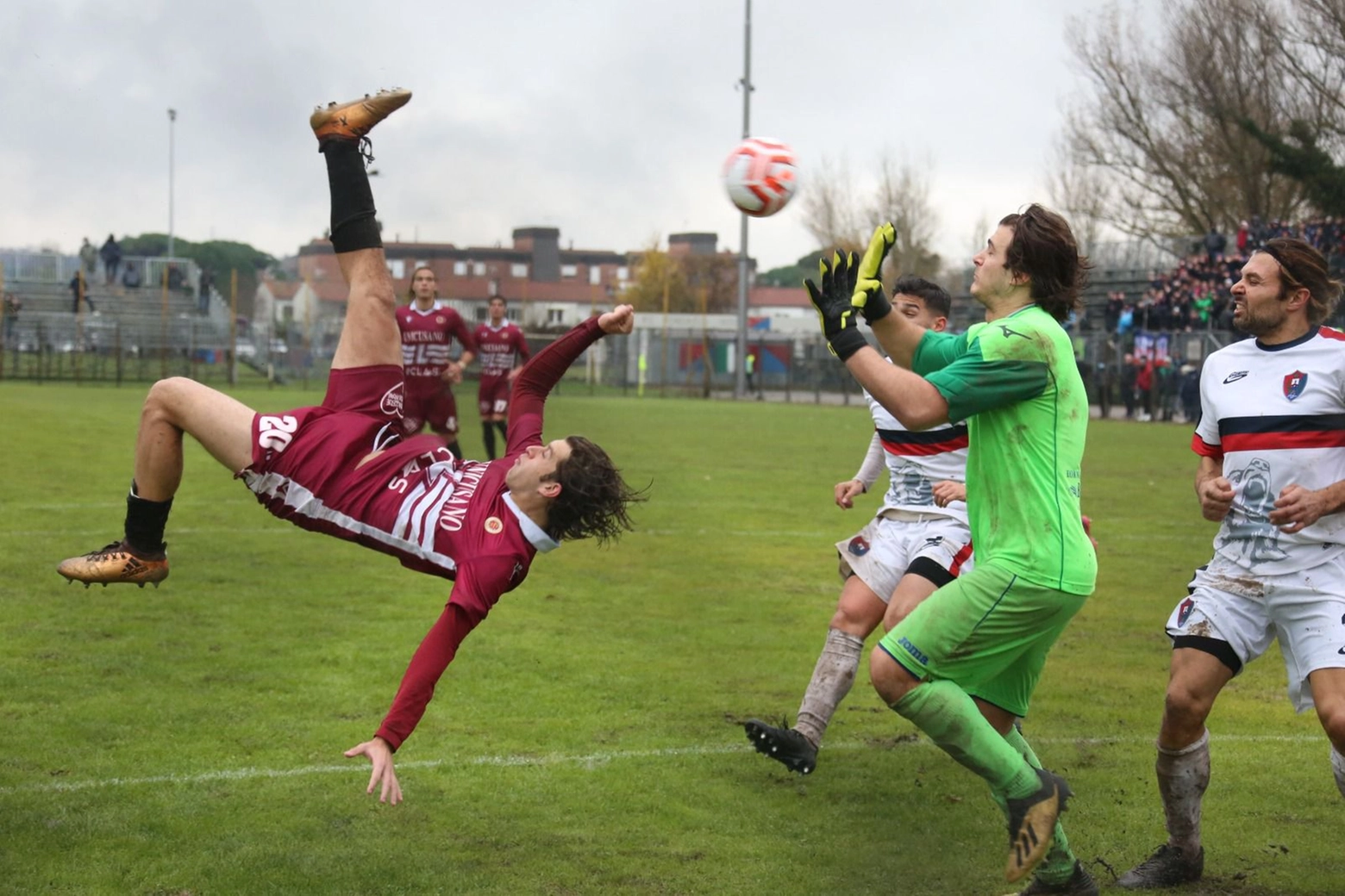 Ponsacco-Livorno, il gol in rovesciata (foto Luca Bongianni/Germogli)