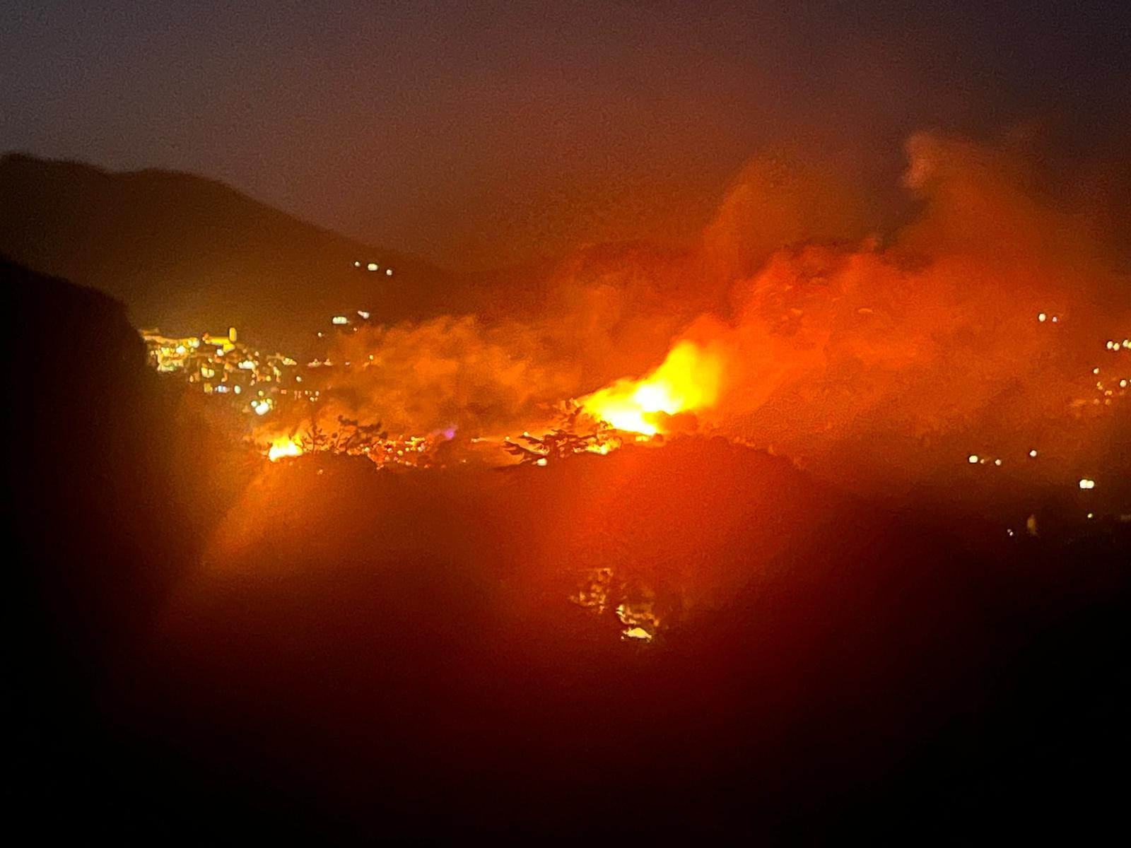 Fire on Elba Island, homes and camps empty, fear around Rio