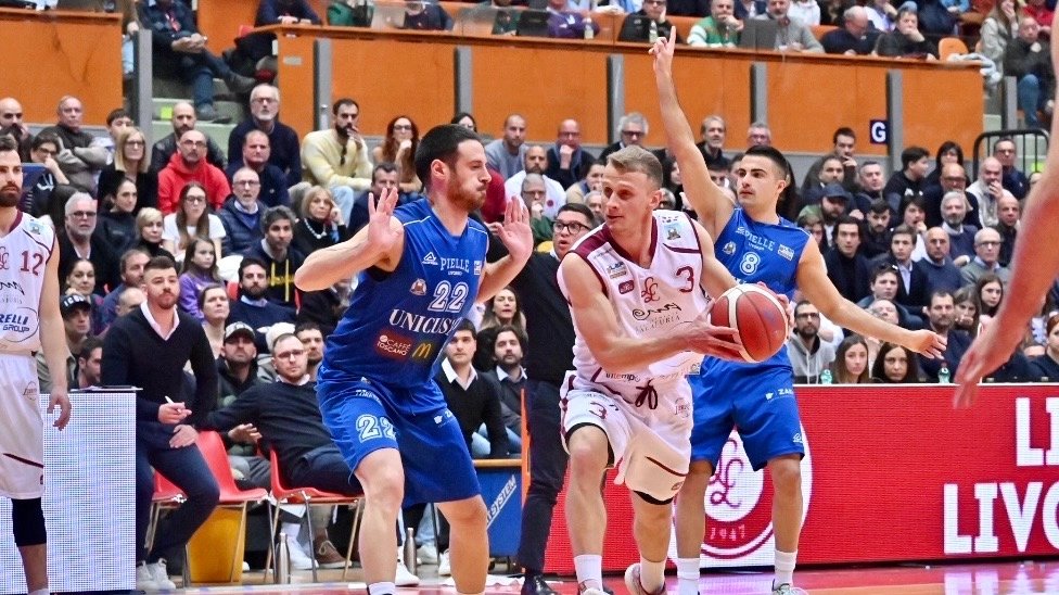 Basket, l'ultimo derby di Livorno nella regular season (Foto Novi)