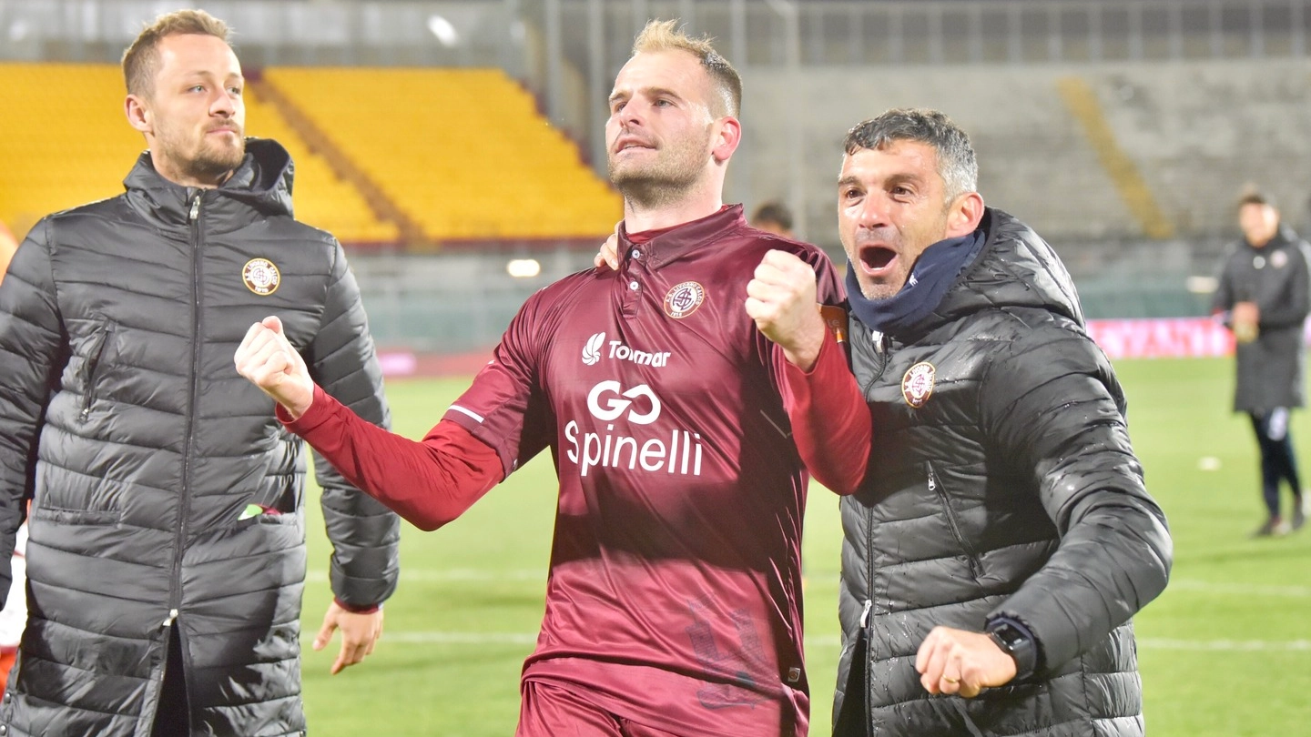 Livorno-Venezia, Raicevic esulta dopo il gol (Novi)