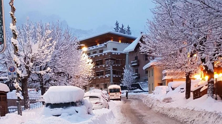 Previsioni meteo, arriva nuova neve sulle Alpi. Nella foto Cortina (foto Ansa)