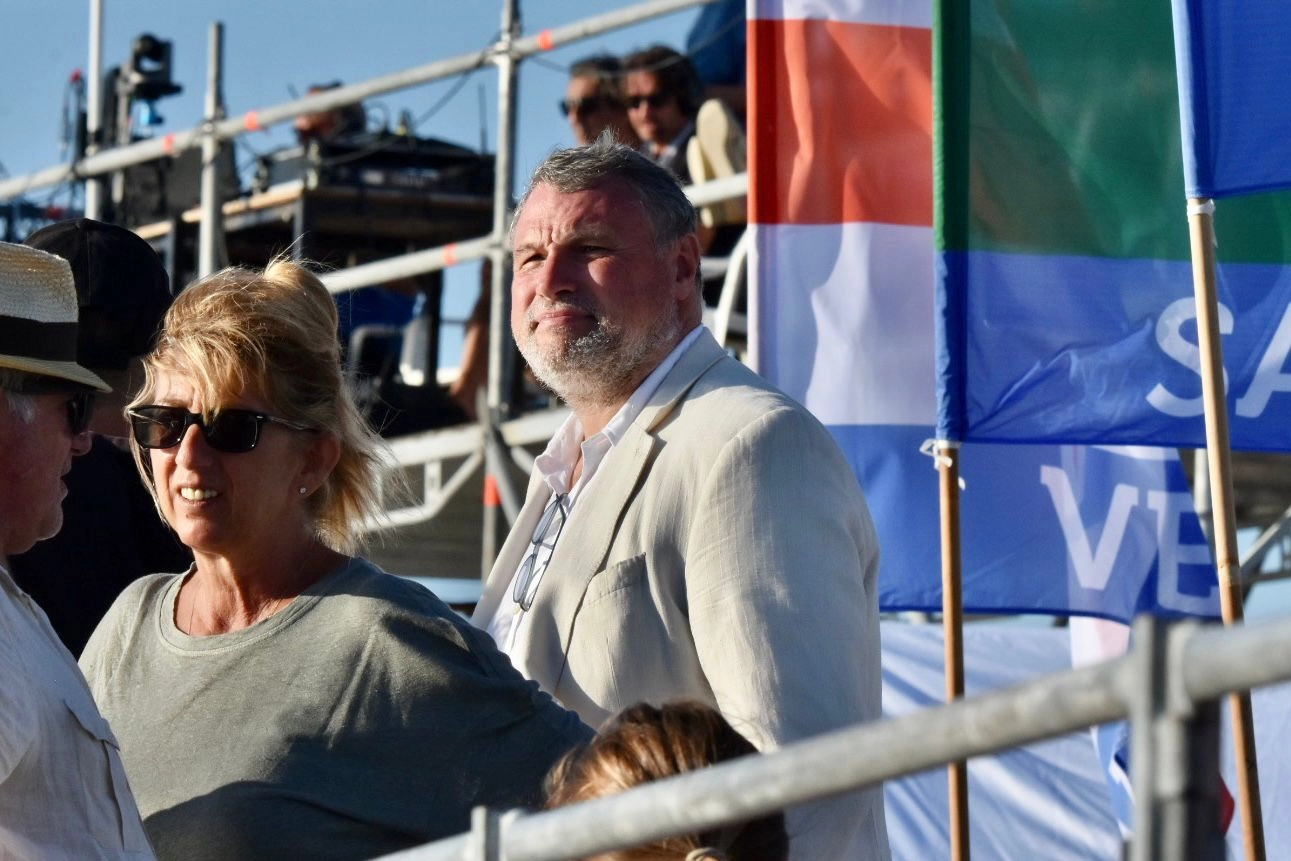 Anche il presidente del Livorno Joel Esciua a vedere il Palio Marinaro (Foto Novi)