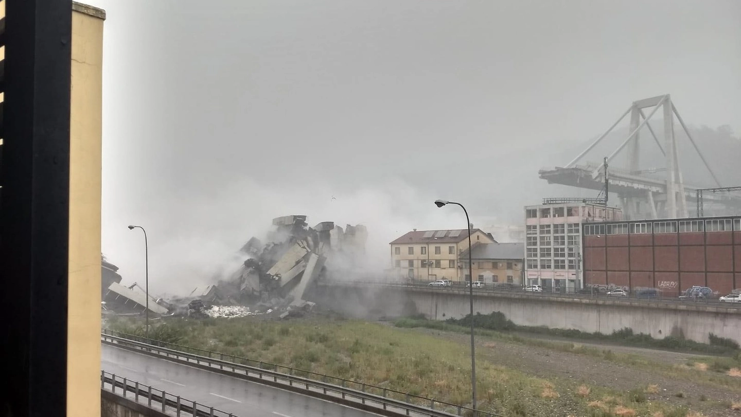 Crollo del ponte Morandi a Genova (Dire)