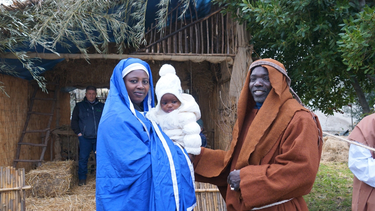 San Miniato, una famiglia senegalese interpreta il presepe vivente (foto Sarah Esposito)