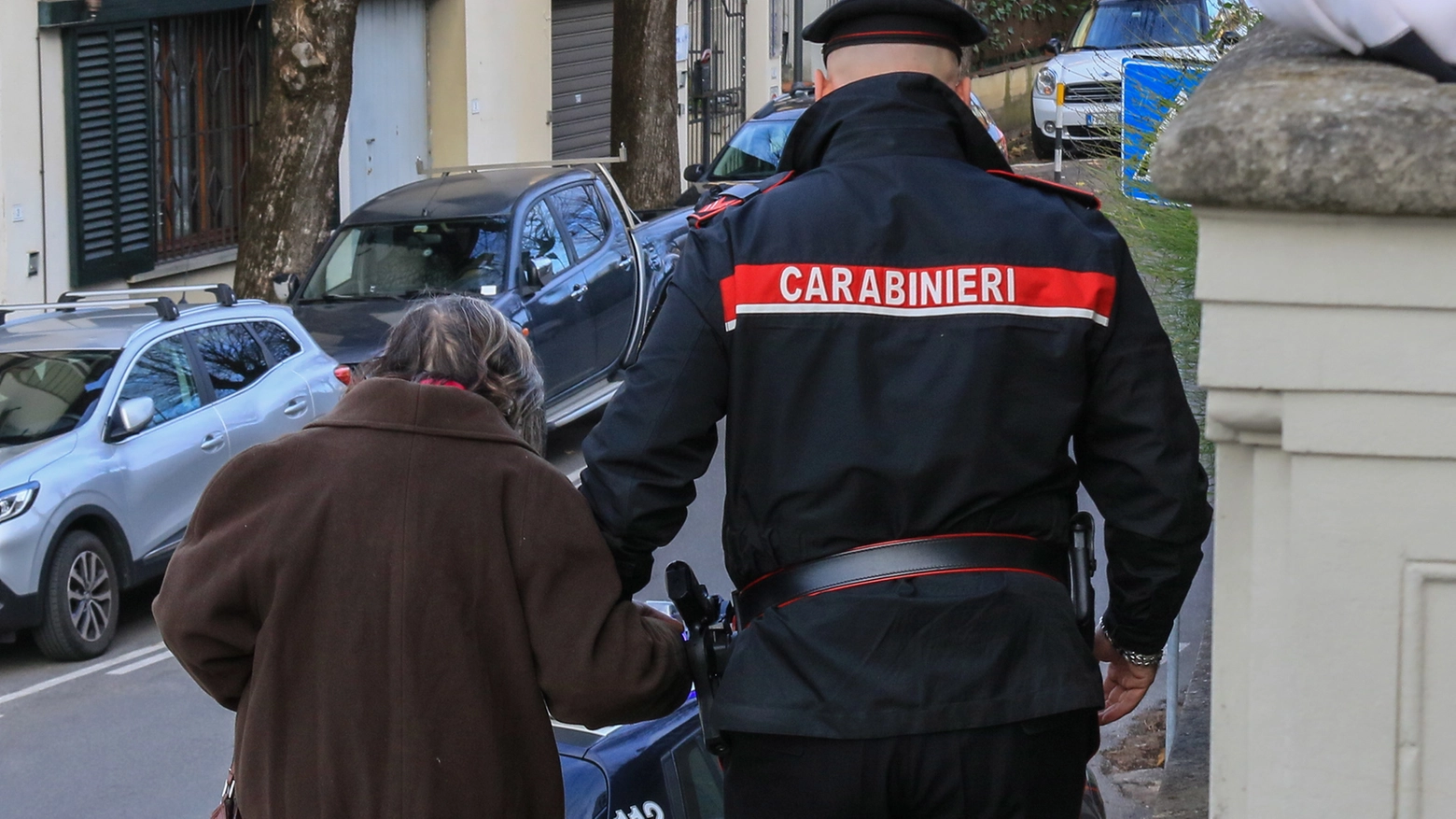 Carabinieri e anziani (Foto Germogli)