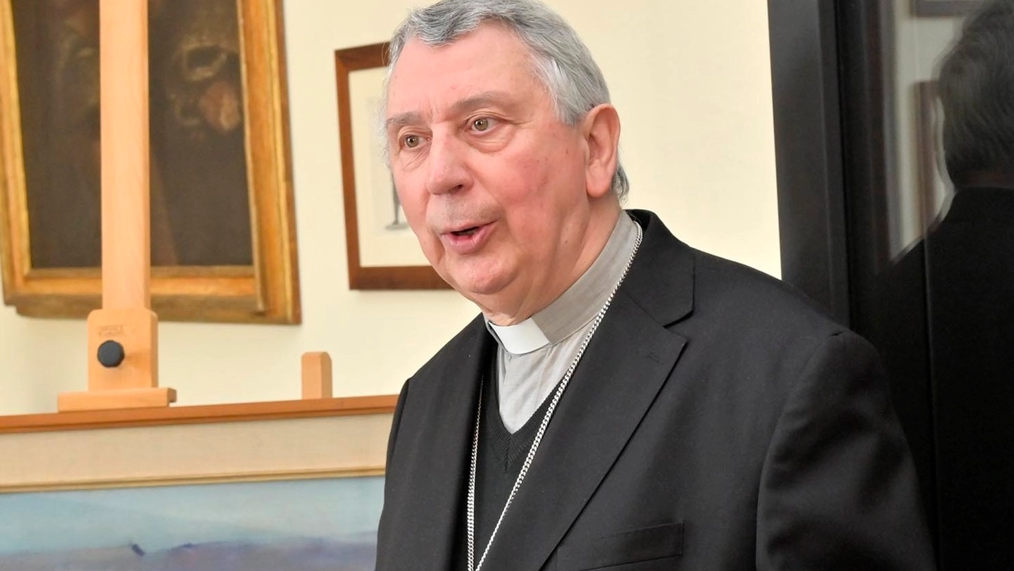 Il vescovo monsignor Simone Giusti appassionato di opere d’arte lancia un appello alla politica e alle istituzioni (Foto Novi)
