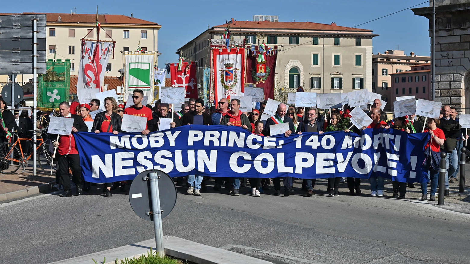 Una manifestazione a Livorno in occasione di uno degli anniversari della tragedia del Moby Prince (Foto Novi)