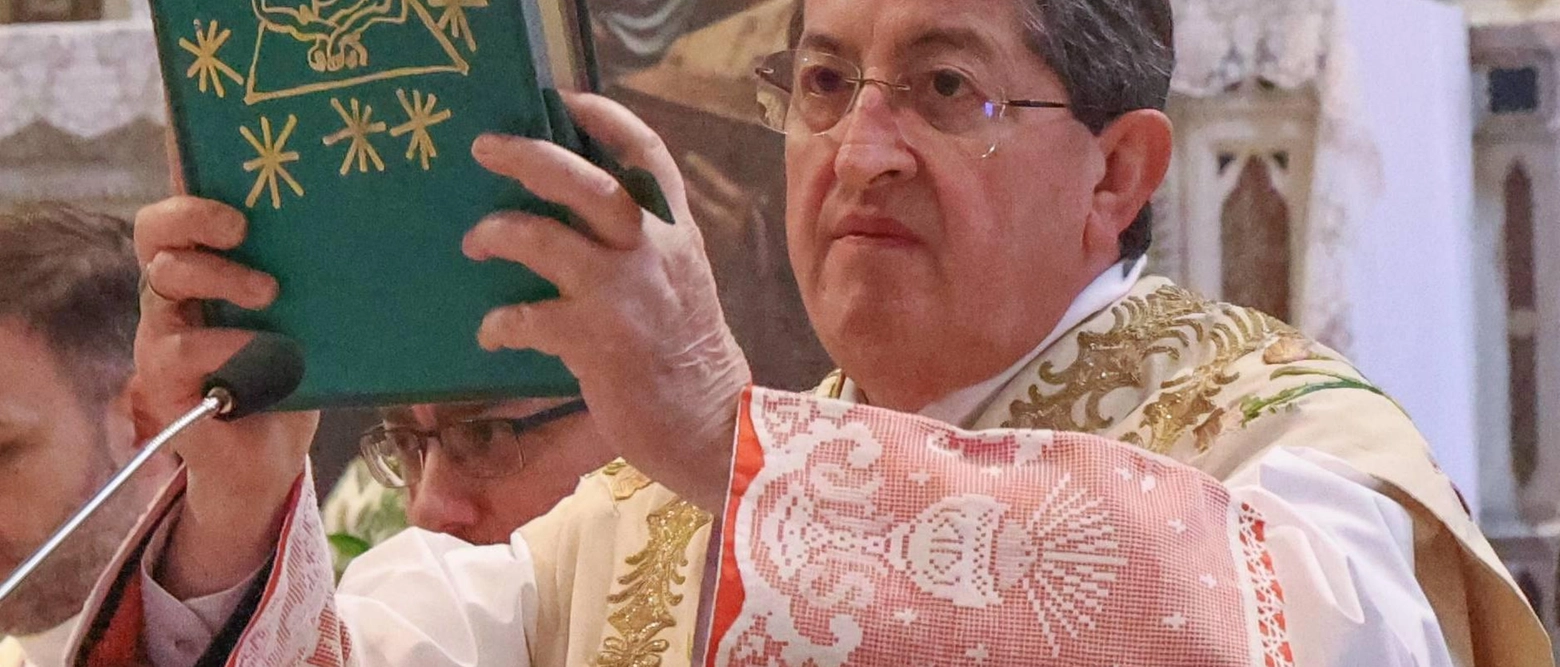 Sacerdoti e fedeli hanno reso omaggio all’arcivescovo di Firenze "I vescovi passano, il Signore resta ed è lui l’unico vero nostro Pastore" .
