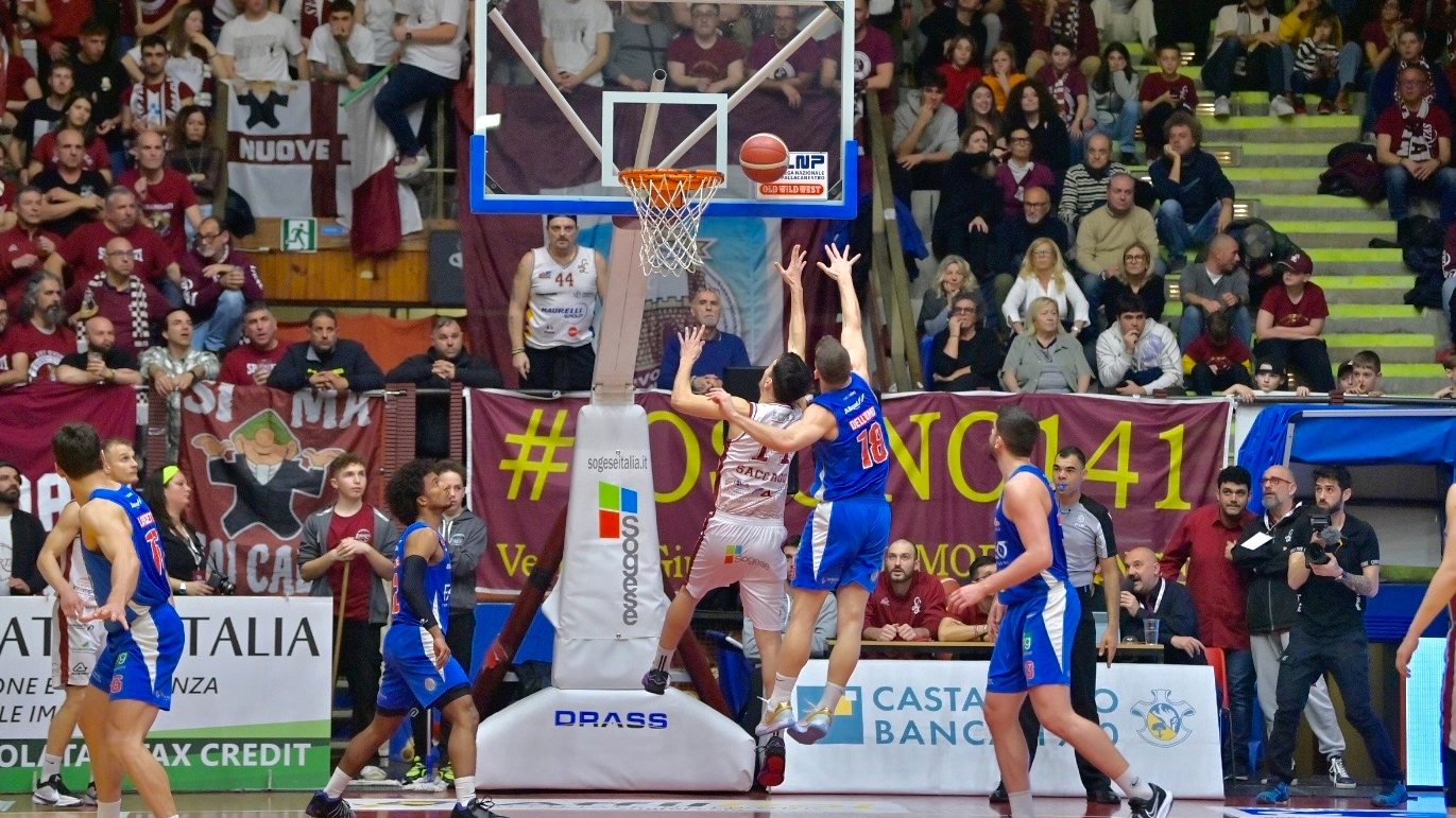 Basket, la sfida clou del trentunesimo turno di Serie B finisce 74-59 per i labronici