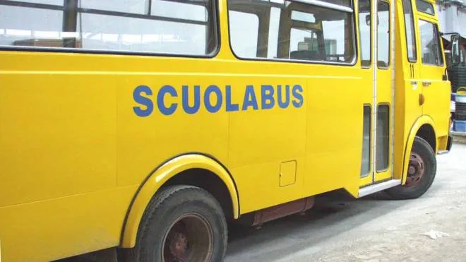 uno scuolabus nella rimessa comunale....quarrata