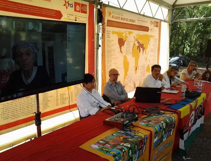 Emma Bonino in videoconferenza, al tavolo dei relatori. Filippo Miraglia e. Alidad Shiri