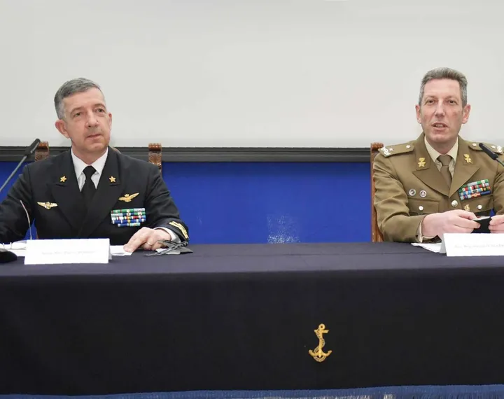 L’ammiraglio Flavio Biaggi (a. sinistra) e il generale Davide Scalabrin