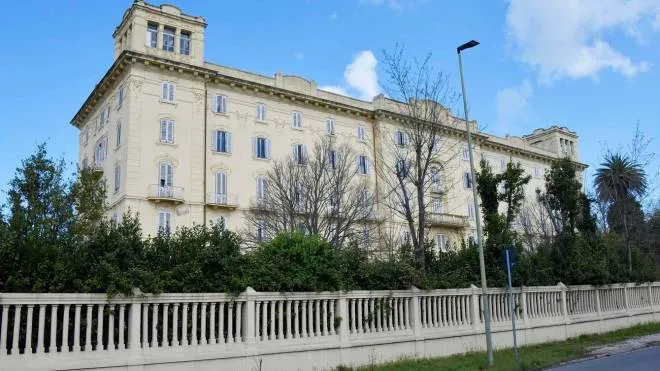 Ecco la facciata dell’Ex grand Hotel Corallo (Foto Novi)