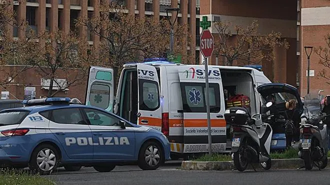 Livorno gravissimo 45enne trovato nel parcheggio del Pam