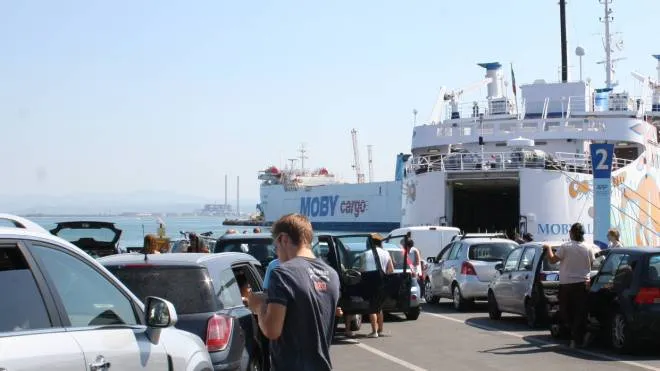 Pesanti disagi per i turisti e pendolari con alcune corse cancellate a causa di navi in riparazione