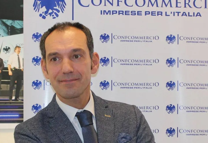 Il direttore di Confcommercio Federico Pieragnoli: «Controlli anche sugli abusivi»