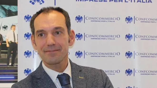 Il direttore di Confcommercio Federico Pieragnoli: «Controlli anche sugli abusivi»