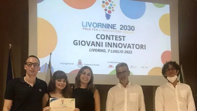 La premiazione con l’assessore alla Formazione di Livorno Gianfranco Simoncini