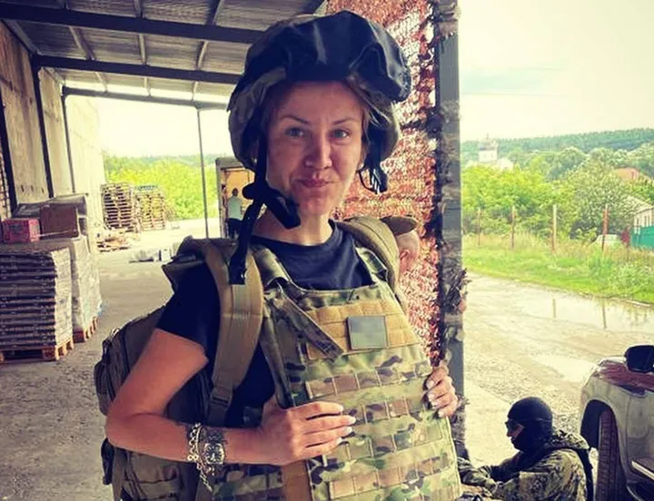 Viktoria Budko in Ucraina si prepara a indossare il giubbotto antiproiettile