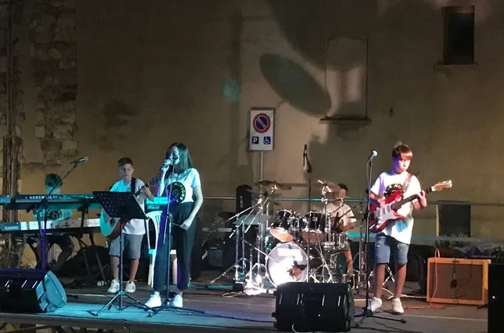 Musica e tanti giovani a Kafarock for Friends a Cecina Mare