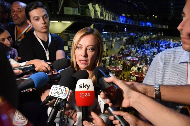 Giorgia Meloni ha parlato del rigassificatore di Piombino in occasione di una cena elettorale a Firenze