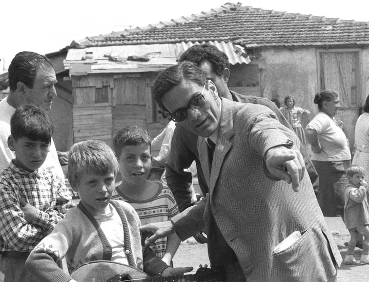 Pier Paolo Pasolini è stato anche regista, qui dirige il film ’Accattone’