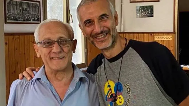 Il vecchio Direttore Salesiani don Felice Terriaca e il nuovo don Simone Calvano