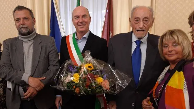 Da sinistra: Simone Lenzi, il sindaco Luca Salvetti e Aldo Liscia