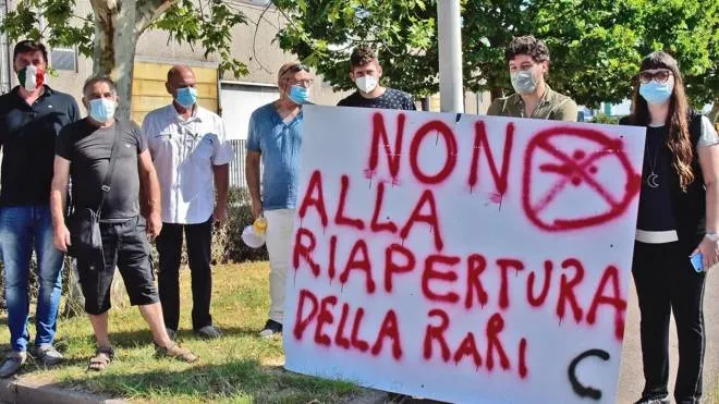 Una delle tante manifestazioni contro l’impianto Rari (Foto d’archivio, Novi)