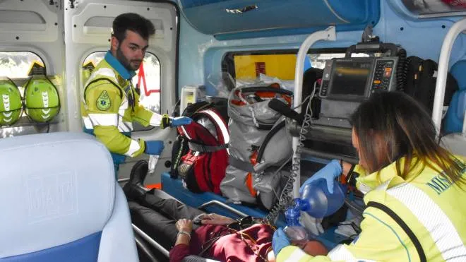 Ambulanza della Misericodia per il soccorso in porto