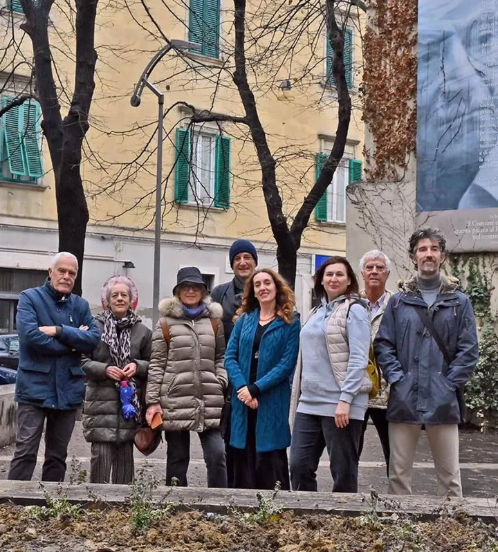 Il gruppo con Katerina Elistratova in piazza Caproni