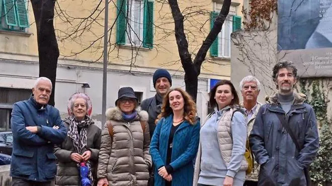 Il gruppo con Katerina Elistratova in piazza Caproni