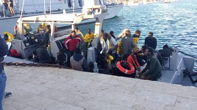 Alcuni migranti soccorsi nel Mar della Libia