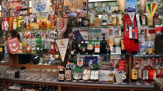 Bar Civili Livorno: la tradizione del vero 'ponce' (Foto Novi)