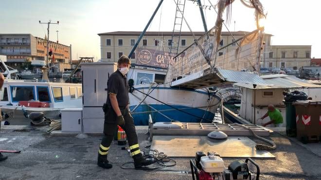 Livorno, la barca ristorante "Ca'Moro" affonda (Novi)