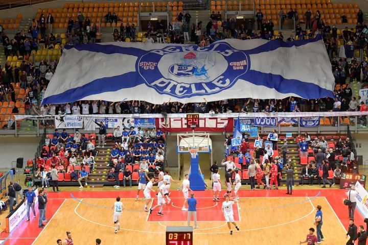 Basket, il derby Pielle-Libertas a Livorno (Foto Novi)