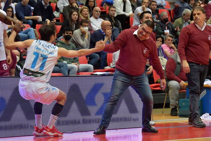 Basket, il derby Pielle-Libertas a Livorno (Foto Novi)