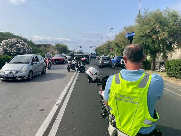 L'incidente in viale Italia (foto Novi)