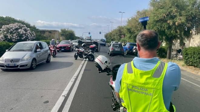 L'incidente in viale Italia (foto Novi)