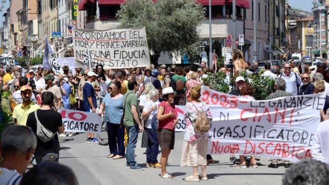 Piombino, manifestazione contro la volontà di costruire il rigassificatore
(foto Novi)