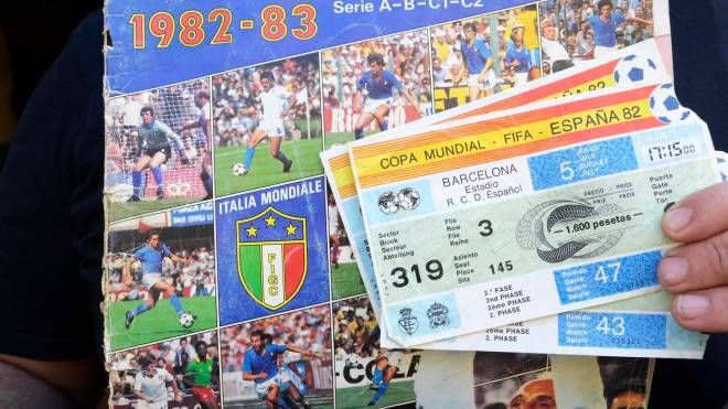 Livorno, bar Civili e lo striscione ricordo del Mundial 1982
(foto Novi)