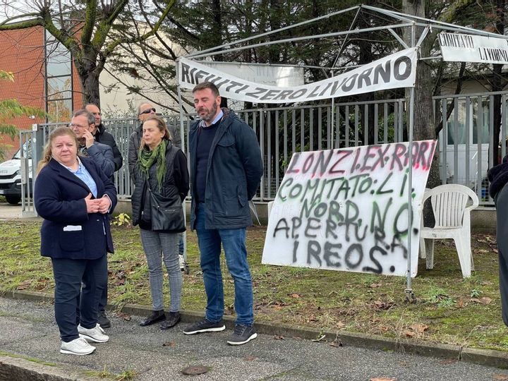 Livorno, la protesta contro l'impianto per il trattamento dei rifiuti (foto Novi)
