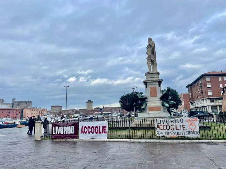 Gli striscioni a Livorno (foto Novi)