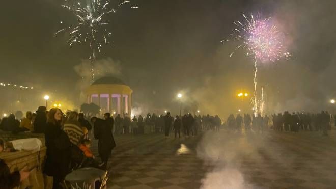 Fuochi d'artificio alla Terrazza Mascagni di Livorno (foto Novi)