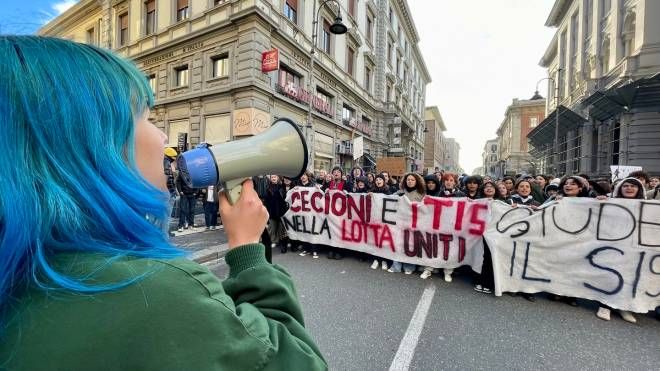 Livorno, la manifestazione degli studenti (Foto Novi)