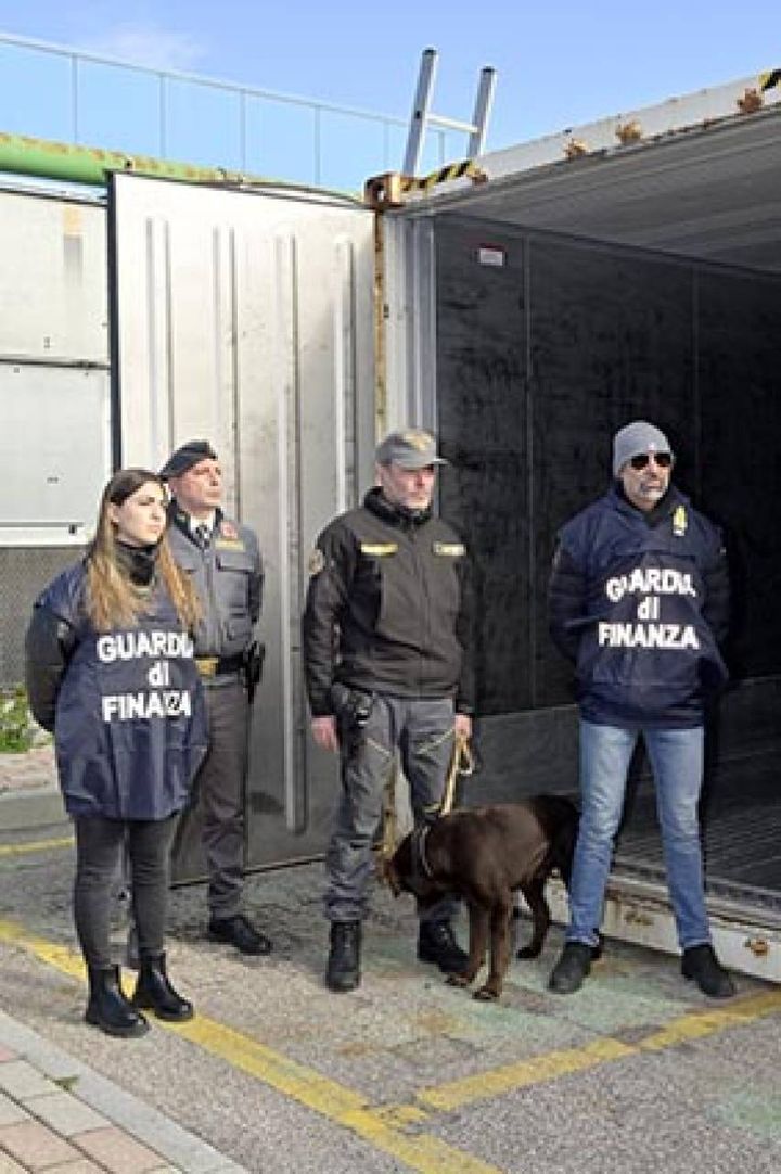 Livorno, maxi sequestro di droga (Foto Novi)