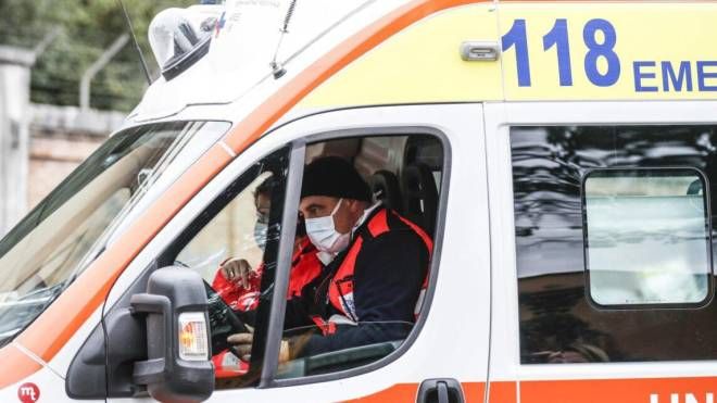 La donna è stata soccorsa con un'ambulanza del 118 (foto di repertorio)